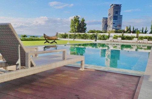Lapu-Lapu House | Privé is a modern private 8-bedroom resthouse. A private sanctuary for everyone.