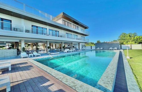 Lapu-Lapu House | Privé is a modern private 8-bedroom resthouse. A private sanctuary for everyone.