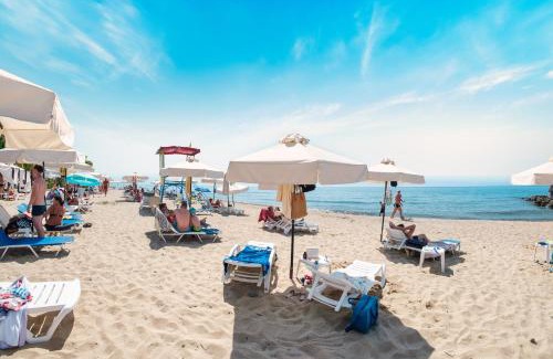 Elenite Apartment | Oceanfront Privilege Fort Beach Apartments with Pool & Spa