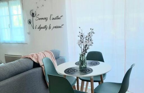 Tille Apartment | Conveniently Located Near Airport - Le Rêve Rose Hotel