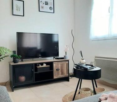 Tille Apartment | Conveniently Located Near Airport - Le Rêve Rose Hotel
