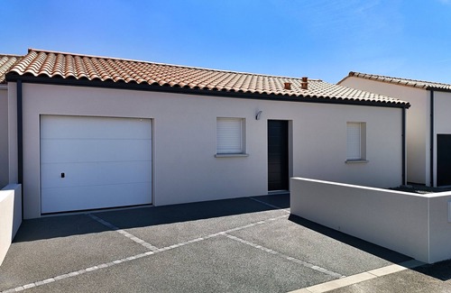 Longeville-sur-Mer House | Family-Friendly Getaway Near the Beach with Ocean Views