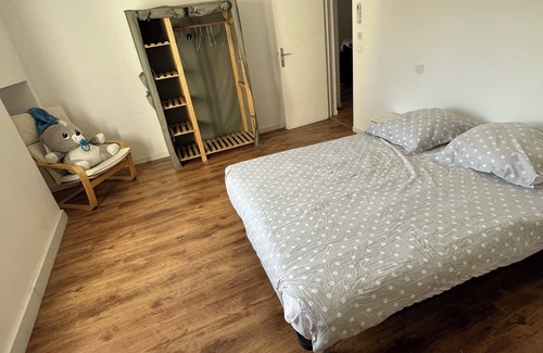Villiers-sur-Morin House | Family-Friendly Retreat Near Disney with Beautiful Garden
