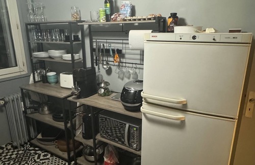 Le Kremlin-Bicetre Apartment | Quaint 45m2 Apartment with Balcony near Central Paris