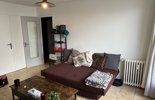 Le Kremlin-Bicetre Apartment | Quaint 45m2 Apartment with Balcony near Central Paris