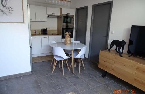 Tourbes Apartment | Beautiful Apartment Near Pézénas with Pool & Ocean View