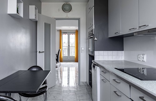 Neuilly-sur-Marne Apartment | Modern Room Near Paris & Disney with Spa and Hot Tub