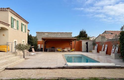 Molleges Villa | Explore Proche Saint Rémy de Provence: 4-Star Oceanfront Retreat