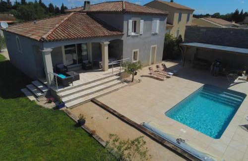 Molleges Villa | Explore Proche Saint Rémy de Provence: 4-Star Oceanfront Retreat