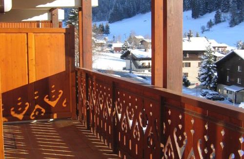 La Clusaz Apartment | Cozy Apartment with Aravis Views, Pet-Friendly & Near Slopes