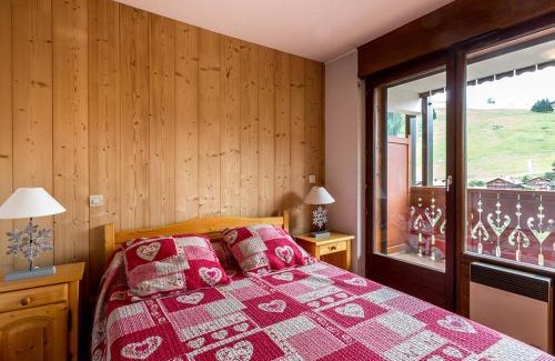 La Clusaz Apartment | Cozy Apartment with Aravis Views, Pet-Friendly & Near Slopes