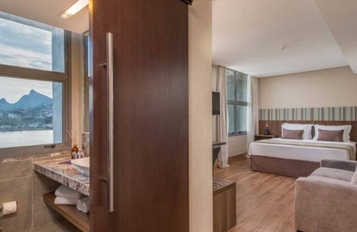Centro Hotel | Elegant Prodigy Santos Dumont: 4-Star Stay with Pool & Spa