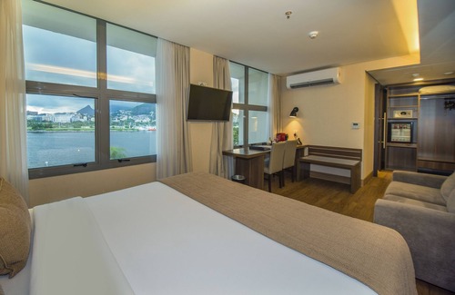 Centro Hotel | Elegant Prodigy Santos Dumont: 4-Star Stay with Pool & Spa