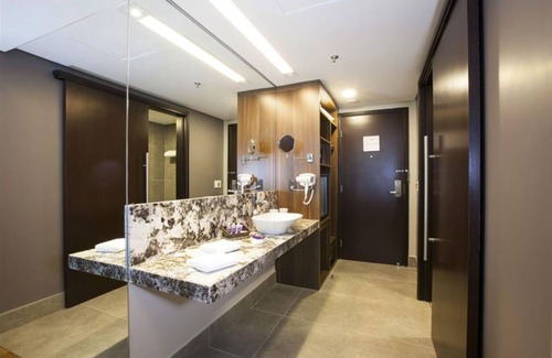 Centro Hotel | Elegant Prodigy Santos Dumont: 4-Star Stay with Pool & Spa