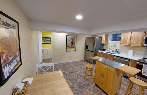 Bloomington House | Relaxing Getaway Near IU Stadium & Griffy Lake Retreat
