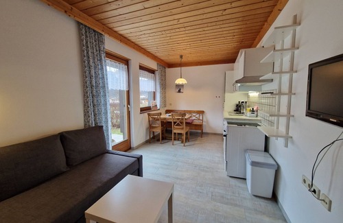 Uttendorf Apartment | Convenient Profelt Apartment B with Pool and Lake View