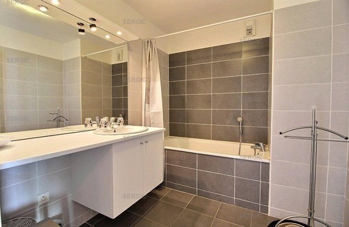 Le Crotoy Apartment | Stay at Our Oceanfront Residence with Stunning Sea Views