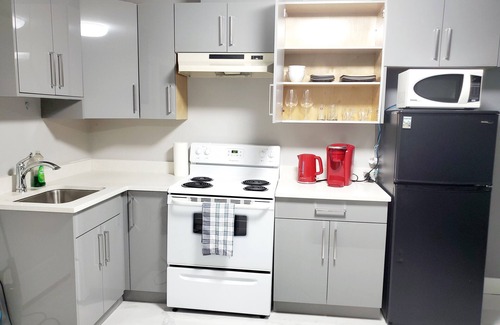 Newton House | Cozy 1BED Suite with Spa & Hot Tub Near Major Attractions