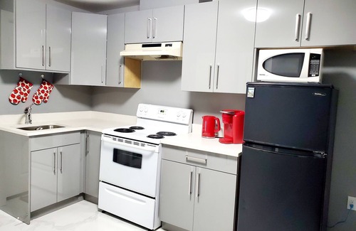 Newton House | Cozy 1BED Suite with Spa & Hot Tub Near Major Attractions