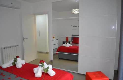 Cinisi House | Unwind at Profumi del sud: Ocean View & Family-Friendly Stay