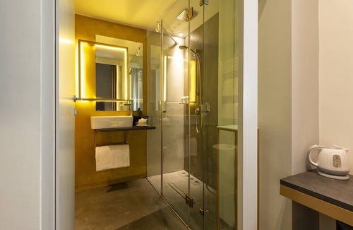 Rione V Ponte Hotel | Inviting Profumo Maison Pellegrino: Spa & Eco-Friendly Stay