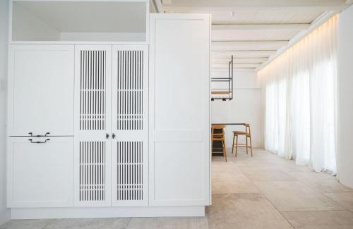 Agios Prokopios Apartment | Explore Prokopios Apartment: Oceanfront Retreat Awaits