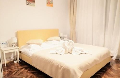 Old Town Apartment | Highly Rated Promenada Apartment with Hot Tub & Pet Friendly