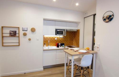 Chalons-en-Champagne Apartment | Cozy Promenade d'Automne: Free Parking & Netflix Access