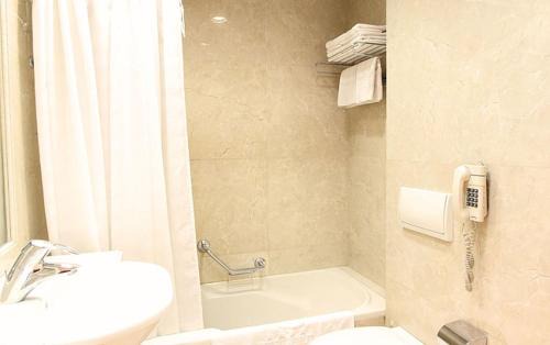 Zalqa Hotel | Oceanfront Bliss at Promenade Hotel - Family-Friendly Retreat