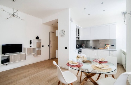 Cernobbio Apartment | Cozy Stay at Promenade - My Home In Como, Pet Friendly