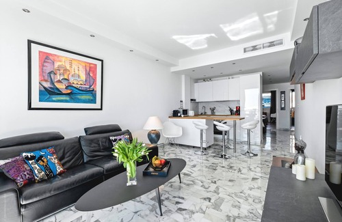 Fabron Apartment | PROMENADE PEARL - Guest Rated 9.8 with Sea View & Spa