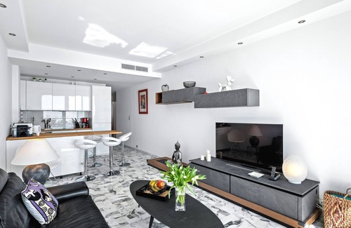 Fabron Apartment | PROMENADE PEARL - Guest Rated 9.8 with Sea View & Spa