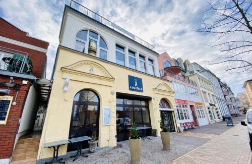 Warnemuende Apartment | Scenic Oceanfront Retreat: Pet-Friendly & Family-Oriented