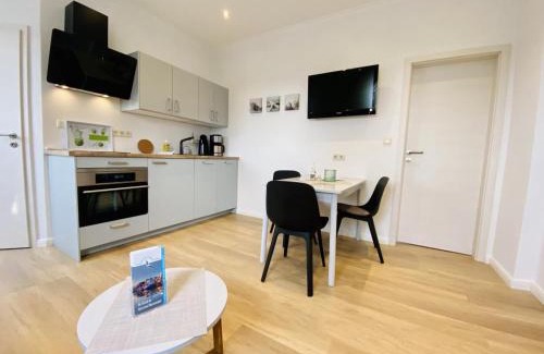 Warnemuende Apartment | Scenic Oceanfront Retreat: Pet-Friendly & Family-Oriented