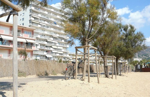 Le Lavandou Apartment | Oceanfront Getaway at Le Lavandou Galiote - Guest Rated 10/10