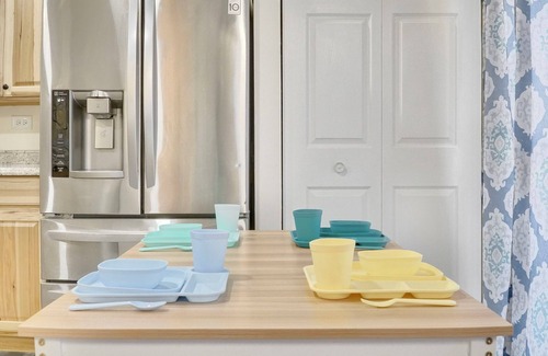 Fox Valley House | Unbeatable Stay with Fast Wi-Fi, Pool & Pet-Friendly Comfort