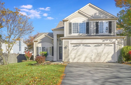 Fox Valley House | Unbeatable Stay with Fast Wi-Fi, Pool & Pet-Friendly Comfort