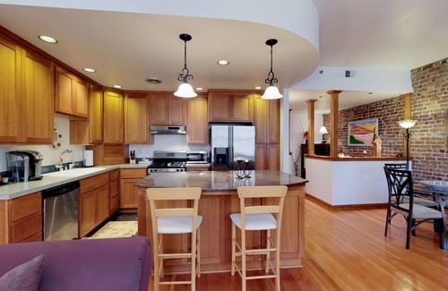 New Tacoma Condo | Enjoy Pet-Friendly Stays at Tacoma's Theater District Condos