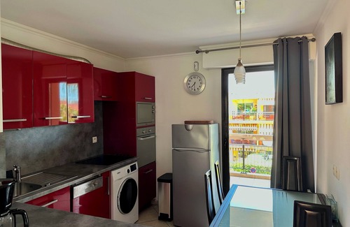 Villeneuve Loubet Beach Apartment | Cozy 2 Room Apartment Steps from the Beach with Pool