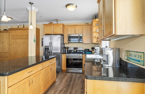 Lincoln City Condo | Oceanfront Condo with Hot Tub & Pool - Guest Rated 9.8