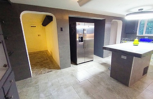 Zona Rosa Apartment | Icon Suites: Family-Friendly Retreat with Pool & Spa