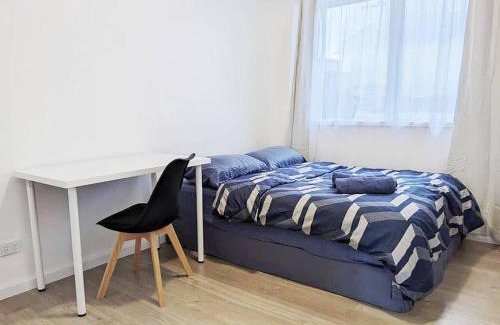 Oak Park Villa | Budget-Friendly 2 Bedroom Unit Steps from Train Station