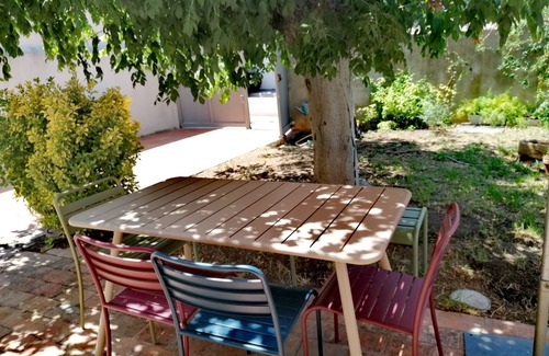 8th Arrondissement House | Charming Jolie Maison with Pool & Garden by the Sea