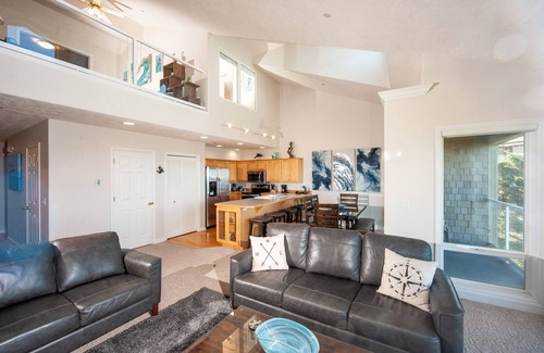 Depoe Bay Condo | Oceanfront Condo with Indoor Pool, Spa and Ocean View