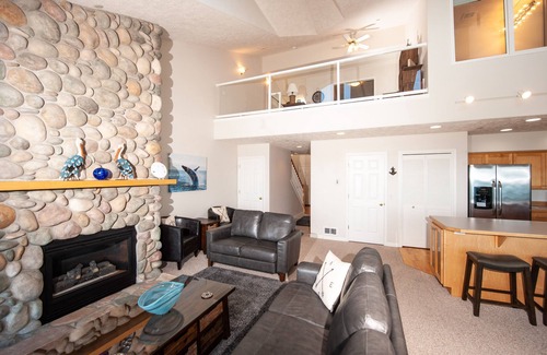 Depoe Bay Condo | Oceanfront Condo with Indoor Pool, Spa and Ocean View