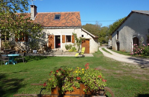Limogne-en-Quercy House | Idyllic Farmhouse Retreat near Causse de Limogne