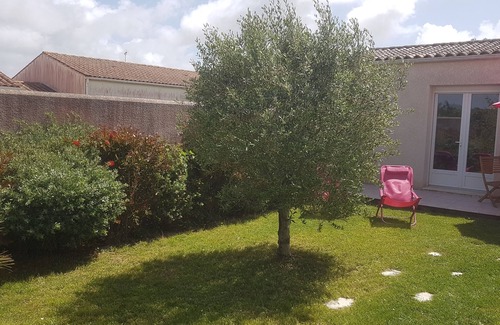 Dolus-d'Oleron House | Beautiful Oleron Island Studio with Ocean View & Private Garden