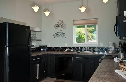 Depoe Bay Condo | Top Floor Condo with Ocean Views & Free WiFi - Rated 9.8