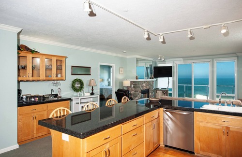 Depoe Bay Condo | Oceanfront Condo with Hot Tub & Indoor Pool - Guest Rated 9.8