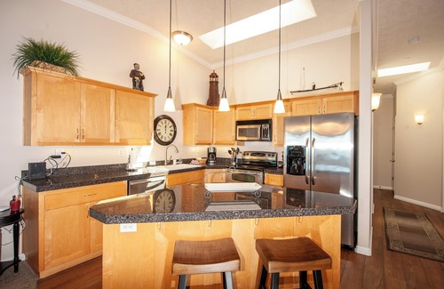 Depoe Bay Condo | Exceptional Oceanfront Condo with Indoor Pool and Spa Access